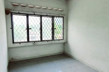 Taman Bersatu Simpang Pulai Double Storey Shoplot Facing Main Road 