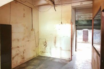 Taman Bersatu Simpang Pulai Double Storey Shoplot Facing Main Road 