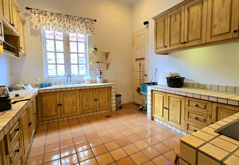 Tigerlane British Style Luxury 2 Storey Bungalow House Prime Location Prestige Neighbourhood 