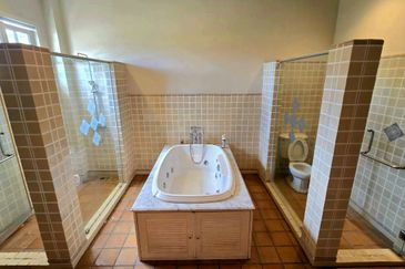 Tigerlane British Style Luxury 2 Storey Bungalow House Prime Location Prestige Neighbourhood 