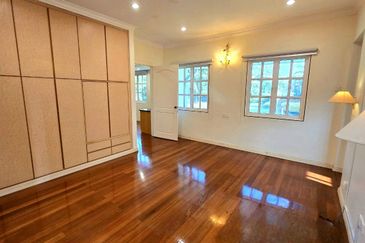 Tigerlane Thompson Road 2 Storey Heritage Bungalow With Huge Compound Rare & Beautiful Unit