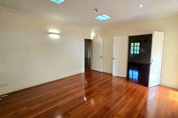 Tigerlane Thompson Road 2 Storey Heritage Bungalow With Huge Compound Rare & Beautiful Unit