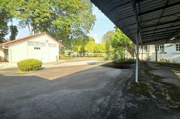 Tigerlane Thompson Road 2 Storey Heritage Bungalow With Huge Compound Rare & Beautiful Unit