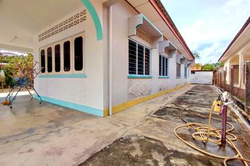 Sungai Siput Taman Jalong Huge Single Storey Bungalow House 