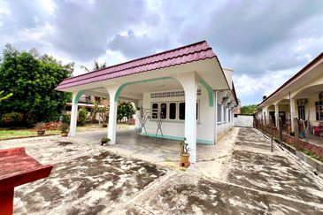 Sungai Siput Taman Jalong Huge Single Storey Bungalow House 