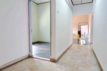 Sungai Siput Taman Jalong Huge Single Storey Bungalow House 