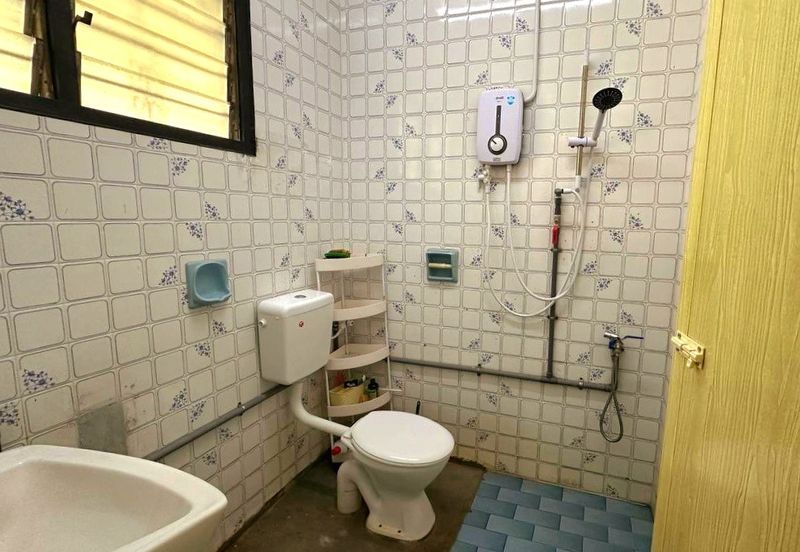 Bercham Utara Good Condition 2 Storey Terrace House Long Carporch With Kitchen Extended Many Extras