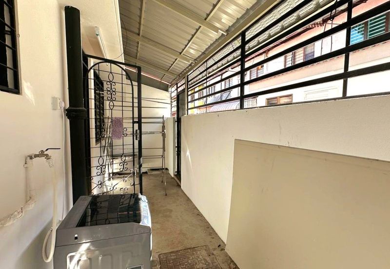 Bercham Utara Good Condition 2 Storey Terrace House Long Carporch With Kitchen Extended Many Extras