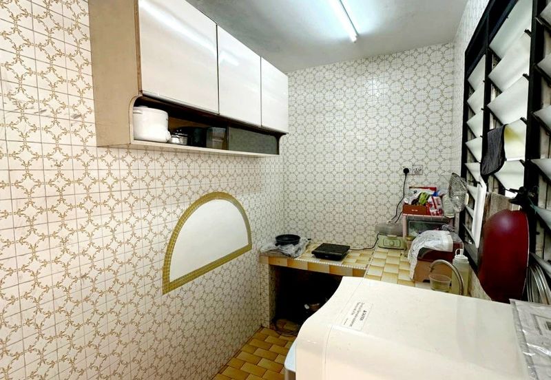 Bercham Utara Good Condition 2 Storey Terrace House Long Carporch With Kitchen Extended Many Extras