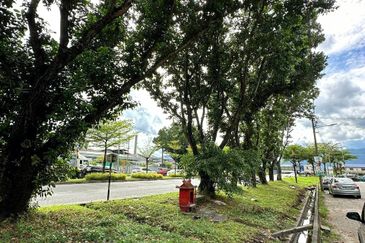 Jalan Tasek Ipoh Very Rare 3 Storey Shoplot 2 Units Facing Main Road Strategic Location Near Ipoh Garden Bercham Tasek