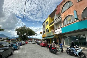 Jalan Tasek Ipoh Very Rare 3 Storey Shoplot 2 Units Facing Main Road Strategic Location Near Ipoh Garden Bercham Tasek