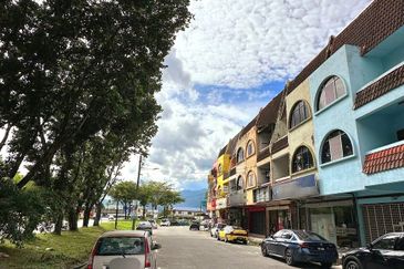 Jalan Tasek Ipoh Very Rare 3 Storey Shoplot 2 Units Facing Main Road Strategic Location Near Ipoh Garden Bercham Tasek