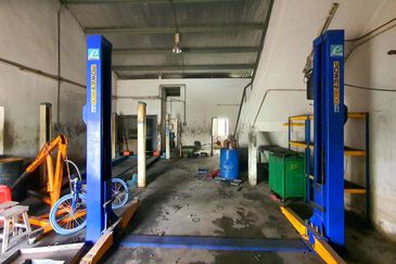 Kawasan Perindustrian Pinggir Bercham 1.5 Storey 2 Adjoining Factory Good Location 