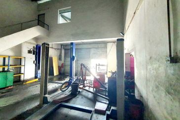 Kawasan Perindustrian Pinggir Bercham 1.5 Storey 2 Adjoining Factory Good Location 