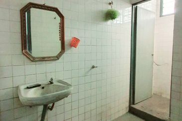 Kawasan Perindustrian Pinggir Bercham 1.5 Storey 2 Adjoining Factory Good Location 