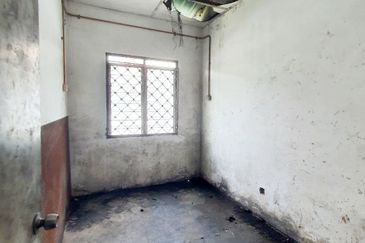 Kawasan Perindustrian Pinggir Bercham 1.5 Storey 2 Adjoining Factory Good Location 