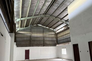 Kawasan Perindustrian Ringan Bercham Bungalow Factory Newly Paint 