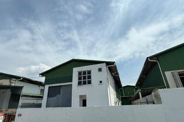 Kawasan Perindustrian Ringan Bercham Bungalow Factory Newly Paint 