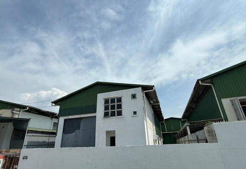 Kawasan Perindustrian Ringan Bercham Bungalow Factory Newly Paint 