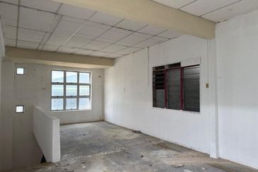 Kawasan Perindustrian Ringan Bercham Bungalow Factory Newly Paint 