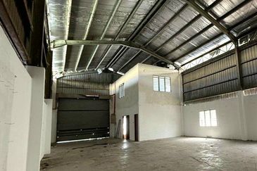 Kawasan Perindustrian Ringan Bercham Bungalow Factory Newly Paint 