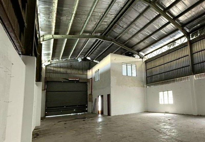 Kawasan Perindustrian Ringan Bercham Bungalow Factory Newly Paint 