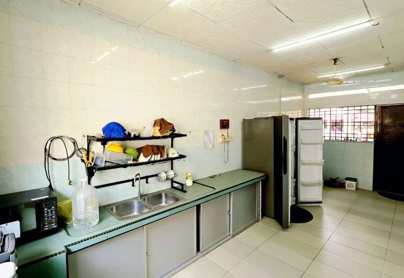 Menglembu Good Condition 2 Storey Terrace House Corner Unit With Renovation 