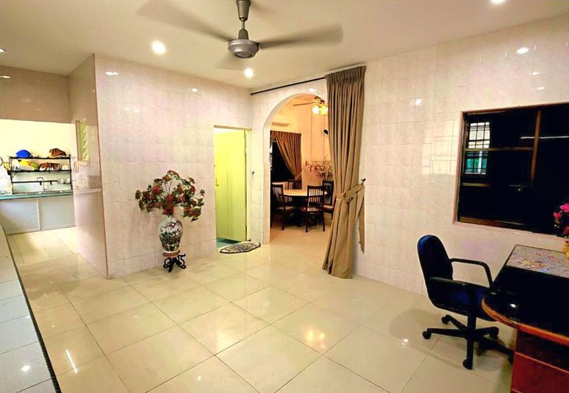 Menglembu Good Condition 2 Storey Terrace House Corner Unit With Renovation 