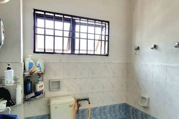 Menglembu Good Condition 2 Storey Terrace House Corner Unit With Renovation 