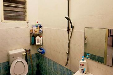 Menglembu Good Condition 2 Storey Terrace House Corner Unit With Renovation 