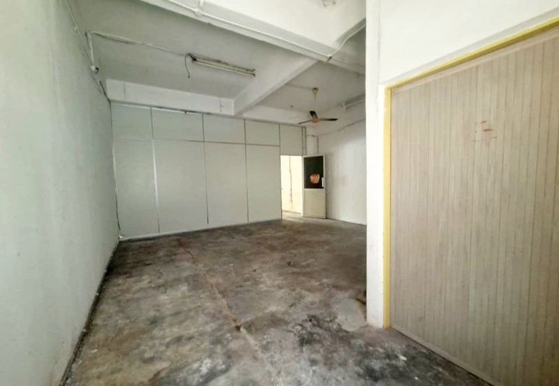 Menglembu Bandar Lahat Baru Prime Area 2 Storey Shoplot Facing Main Road High Exposure Good Investment 