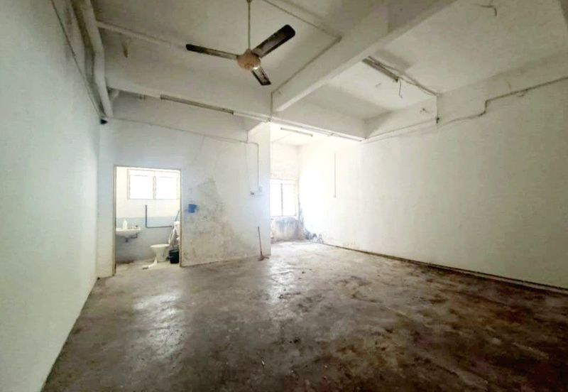 Menglembu Bandar Lahat Baru Prime Area 2 Storey Shoplot Facing Main Road High Exposure Good Investment 