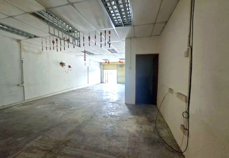 Menglembu Bandar Lahat Baru Prime Area 2 Storey Shoplot Facing Main Road High Exposure Good Investment 