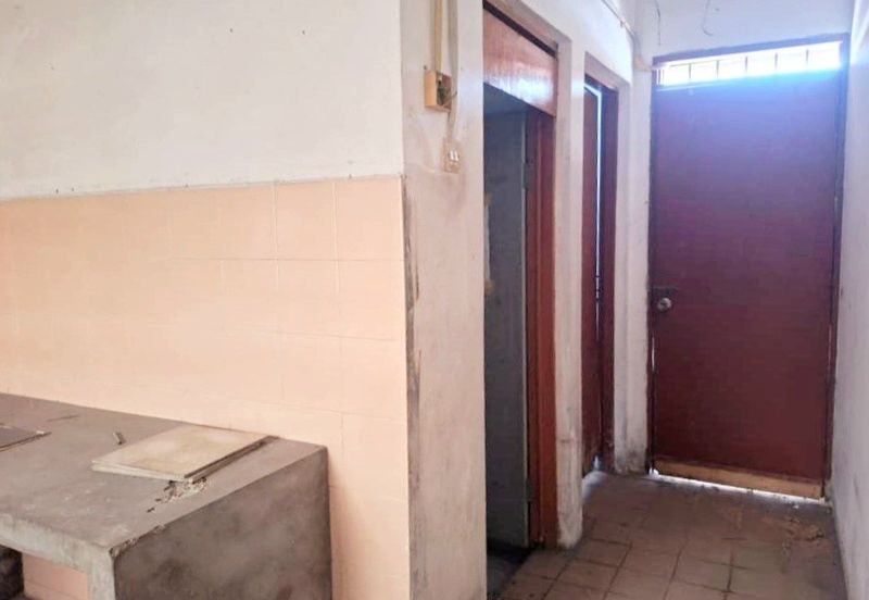 Menglembu Bandar Lahat Baru Prime Area 2 Storey Shoplot Facing Main Road High Exposure Good Investment 