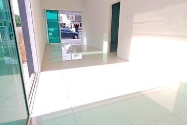 TASEK AVENUE RESIDENT