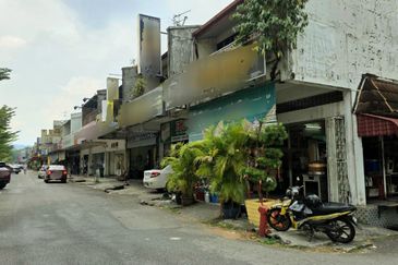 Ipoh Garden Jalan Lau Pak Khuan Good Condition Double Storey Shoplot 