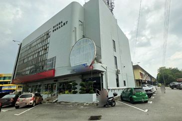 Ipoh Garden Jalan Lau Pak Khuan Good Condition Double Storey Shoplot 