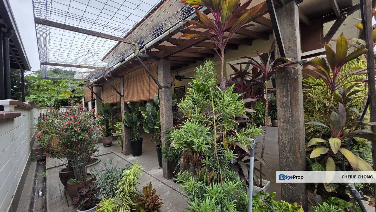 Taman Golf Move-in Condition Luxury Double Storey Bungalow With Spacious Land , Perak, Ipoh