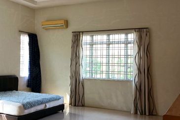 Taman River Villas Luxury Double Storey Bungalow Well-maintained Near Airport 