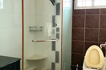 Taman River Villas Luxury Double Storey Bungalow Well-maintained Near Airport 