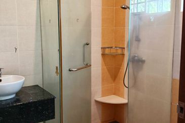 Taman River Villas Luxury Double Storey Bungalow Well-maintained Near Airport 