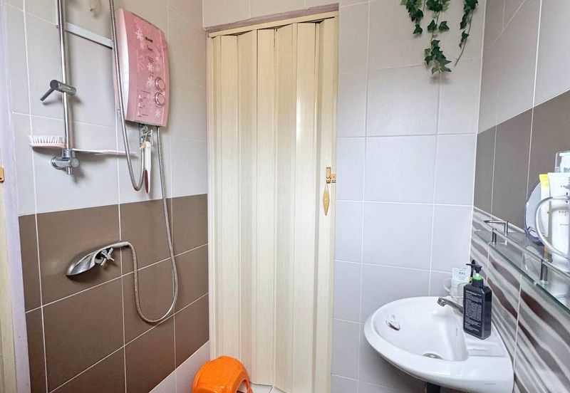 Menglembu Taman Desa Rishah Permai 3 Storey Terrace House Good Condition 