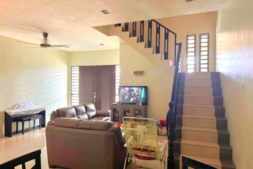 Menglembu Taman Desa Rishah Permai 3 Storey Terrace House Good Condition 