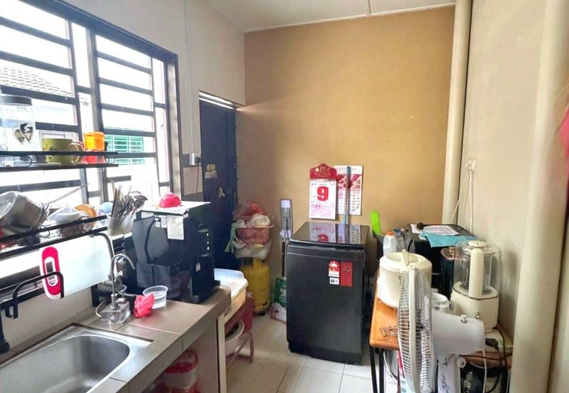 Menglembu Taman Desa Rishah Permai 3 Storey Terrace House Good Condition 