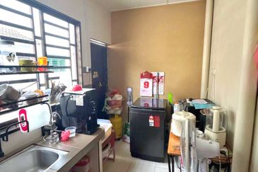 Menglembu Taman Desa Rishah Permai 3 Storey Terrace House Good Condition 