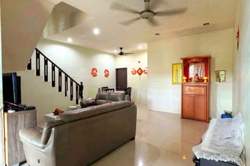 Menglembu Taman Desa Rishah Permai 3 Storey Terrace House Good Condition 