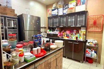 Menglembu Taman Desa Rishah Permai 3 Storey Terrace House Good Condition 