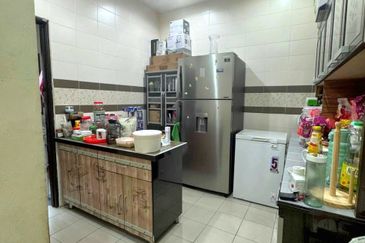 Menglembu Taman Desa Rishah Permai 3 Storey Terrace House Good Condition 