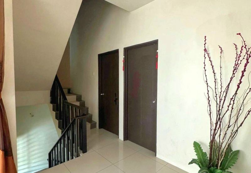 Menglembu Taman Desa Rishah Permai 3 Storey Terrace House Good Condition 