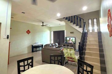 Menglembu Taman Desa Rishah Permai 3 Storey Terrace House Good Condition 